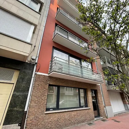 Lovely 2 Bedroom Near Knokke-strand Bar * Knokke-Heist