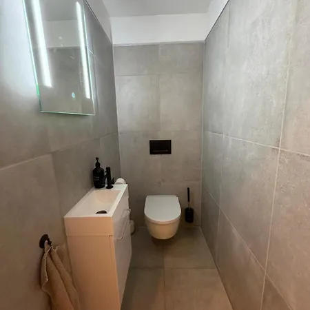 Lovely 2 Bedroom Near Knokke-strand Bar Appartamento